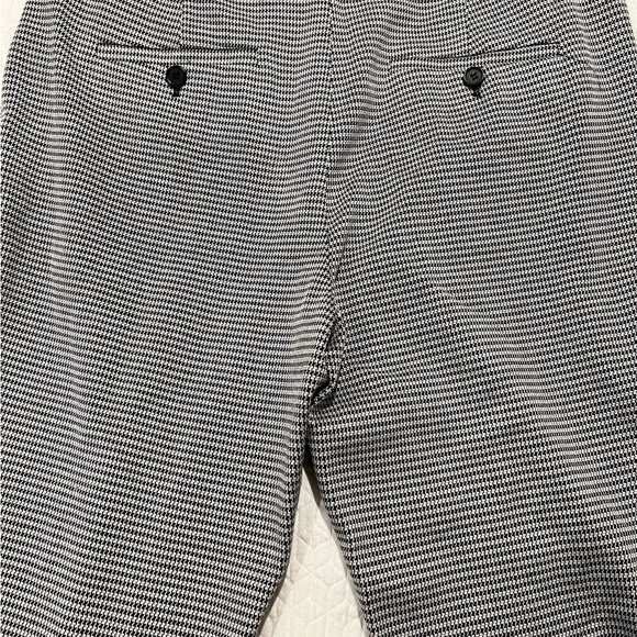 Theory Houndstooth cropped B&W NWT size ten cropped pants. - Picture 7 of 15
